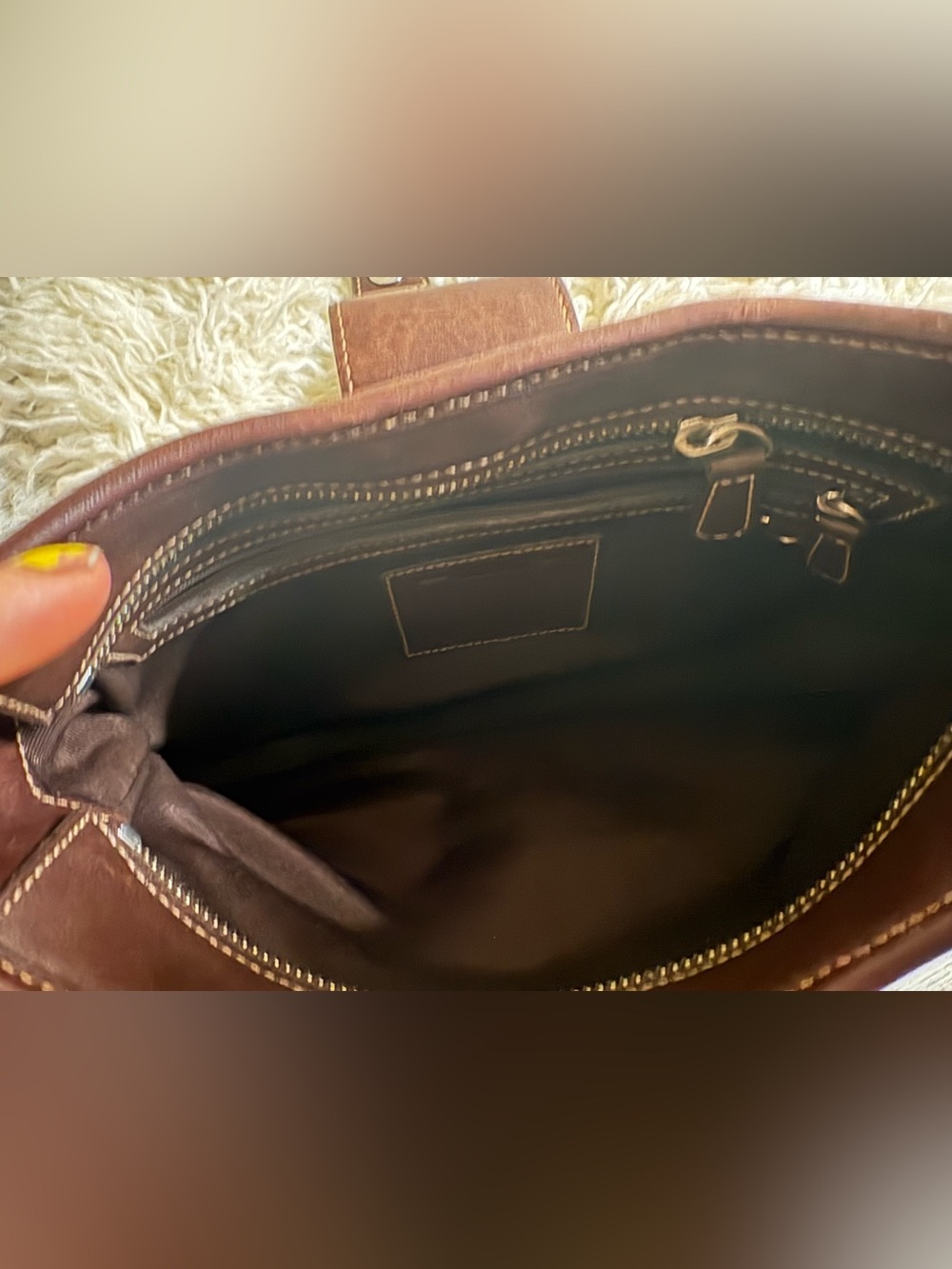 Y2K VINTAGE COACH
HAMPTON SUEDE HOBO BAG 7589 in TAN SUEDE W/ MAHOGANY LEATHER - Picture 5 of 10